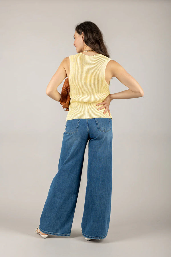 VICOLO - 55028D - GILET MAGLIA CON 2 BOTTONI GIALLO