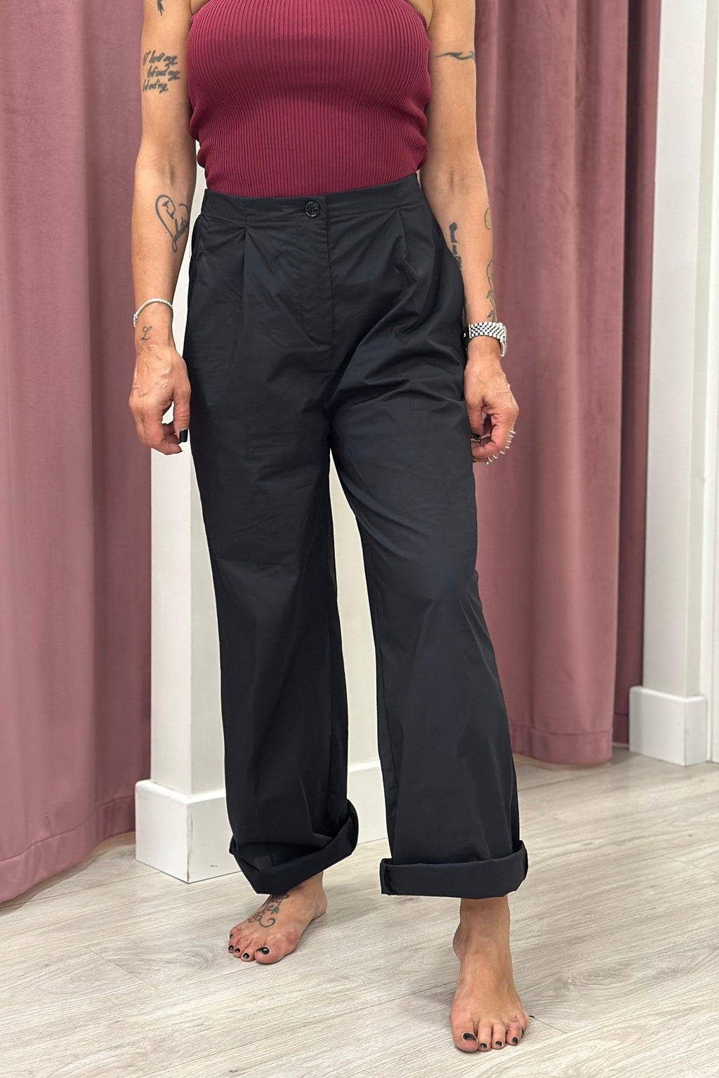 Home / VICOLO - PANTALONE POPELINE DRITTO CON PENCES ART. TAB2001 NERO