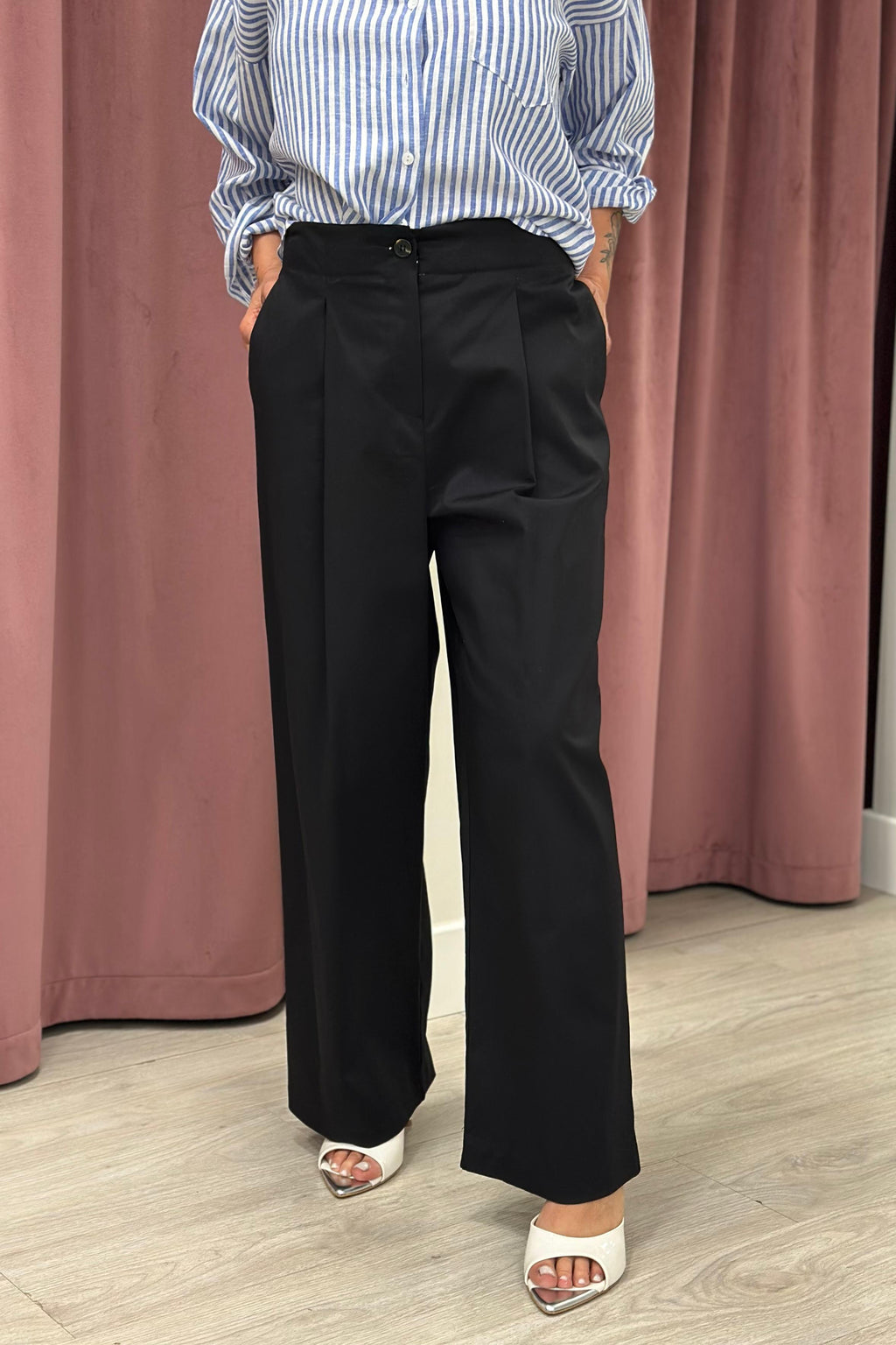 Tensione In - Pantalone con pinces Art. PT44CT-PE26/26P4516 NERO