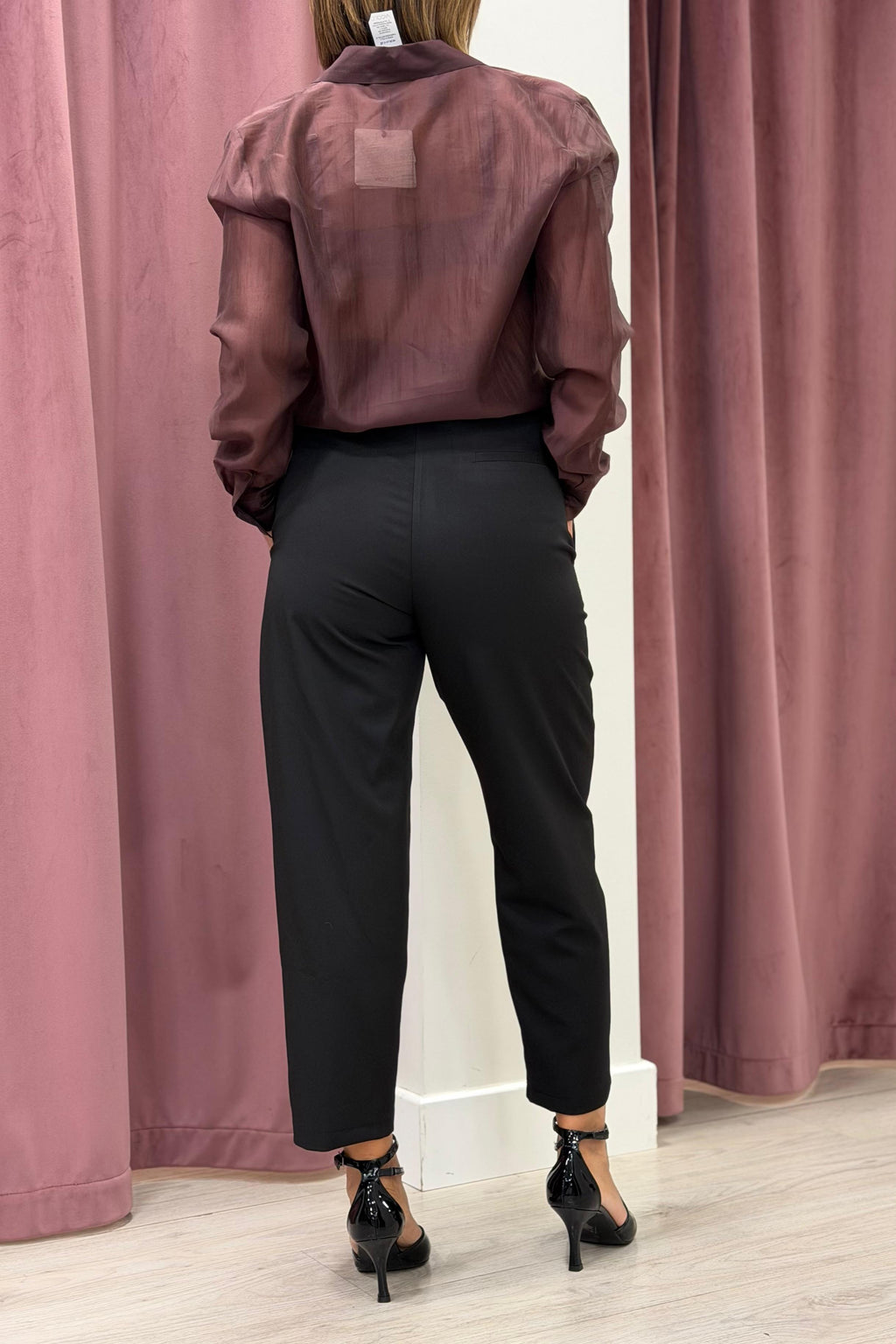 Pantalone carrot con elastico NERO