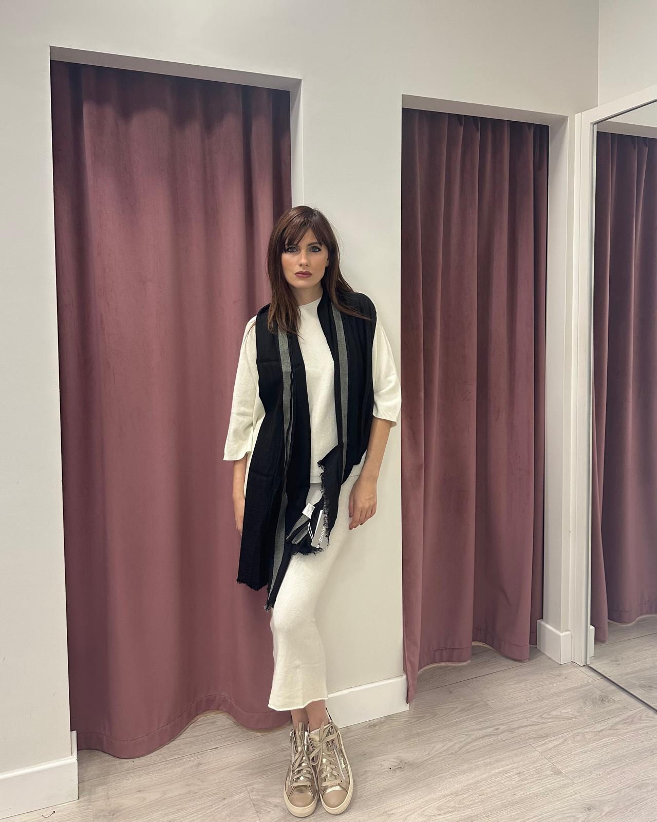 SCIARPA NERA CON BANDA LAMINATA ARGENTO /ORO