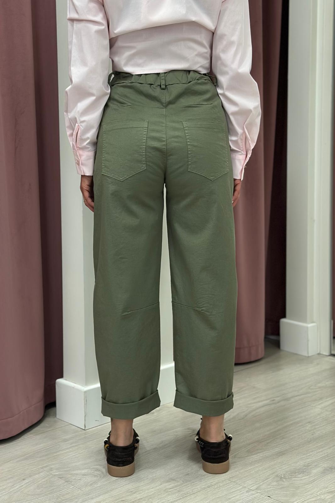 Tensione in - Pantalone modello balloon con elastico sul retro