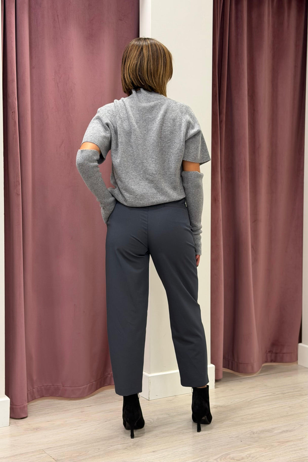 Pantalone carrot con elastico GRIGIO