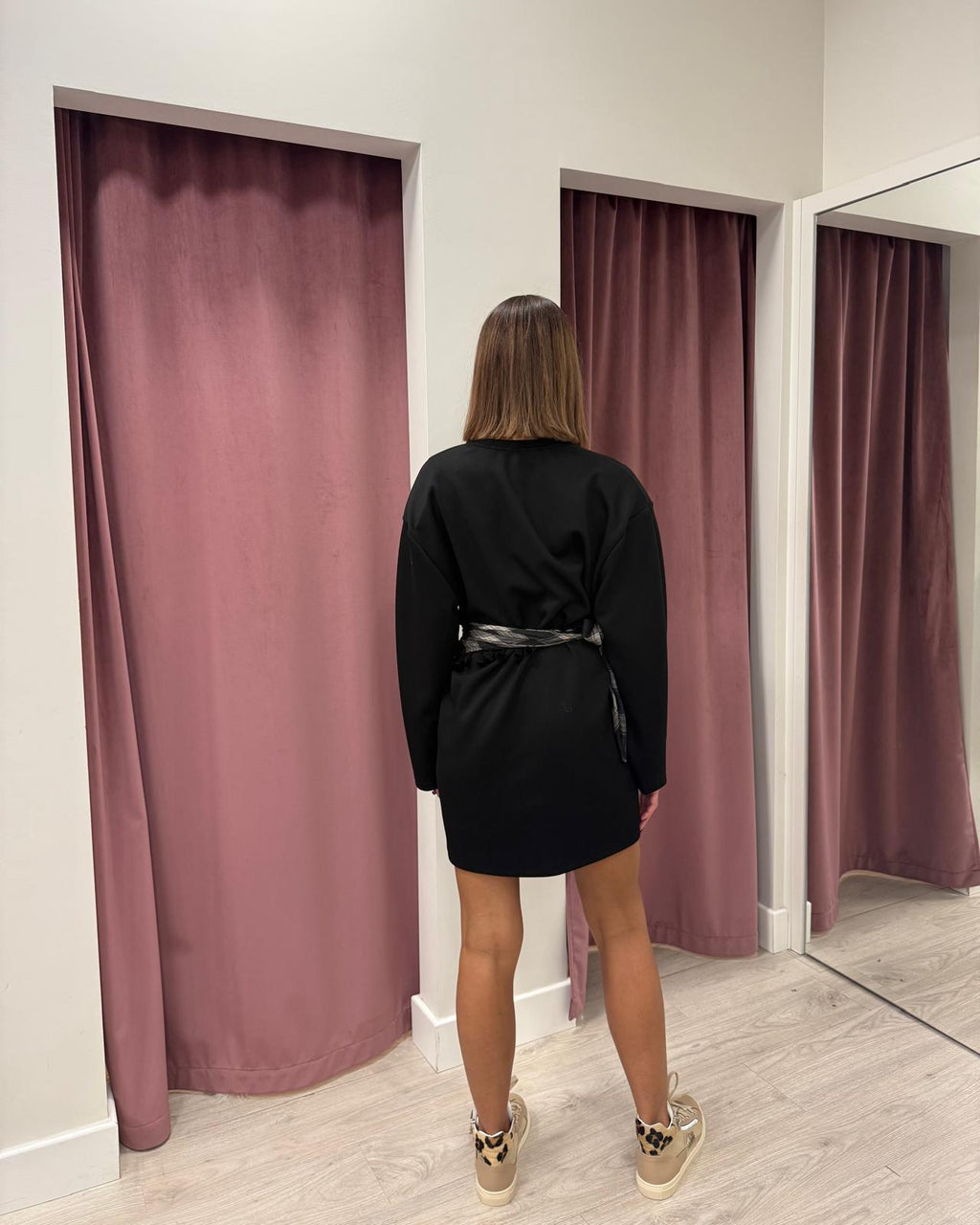 Felpone girocollo con Spalline e Bandana Vita NERO