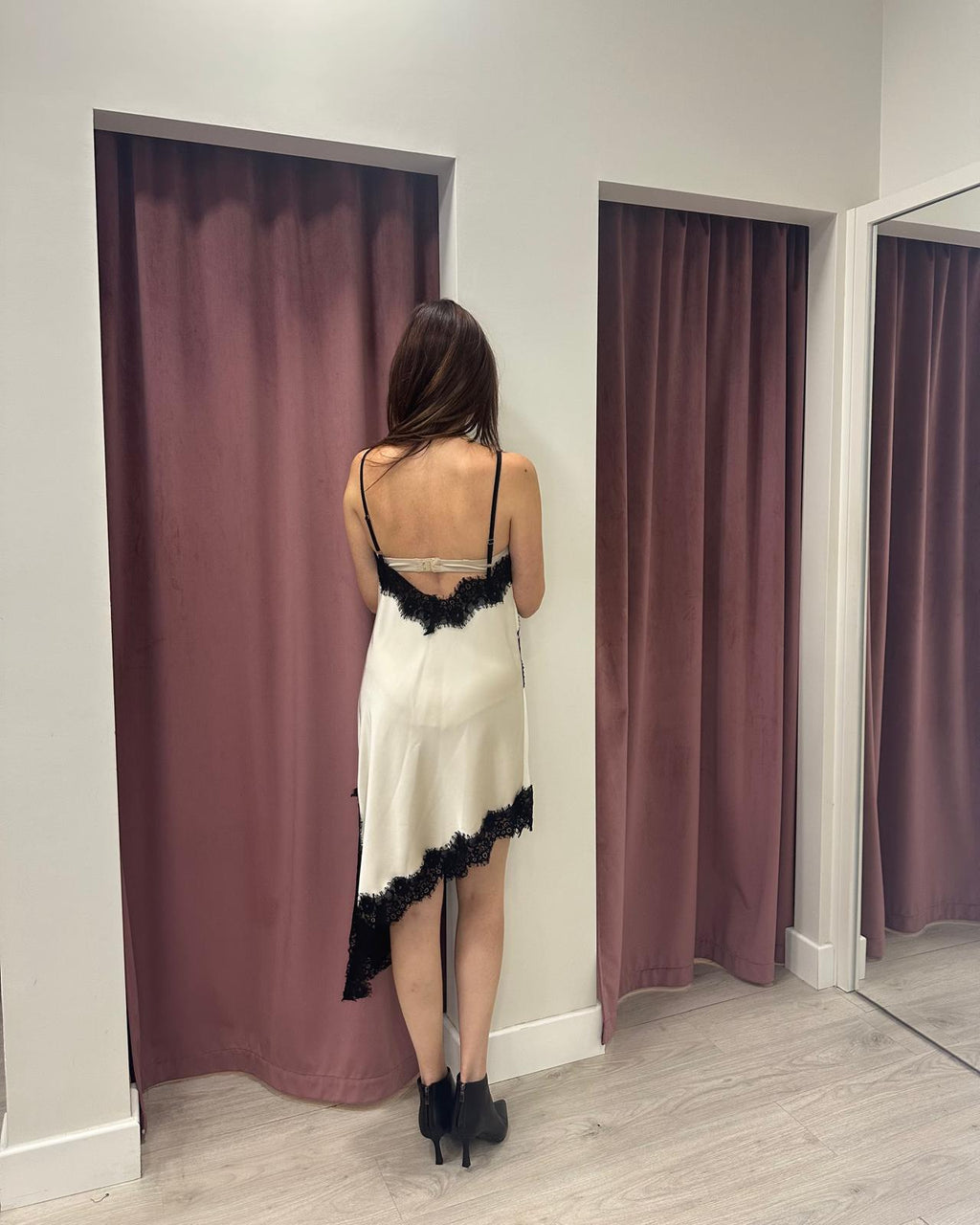 ABITO LINGERIE BURRO CON PIZZO NERO AVS-P037