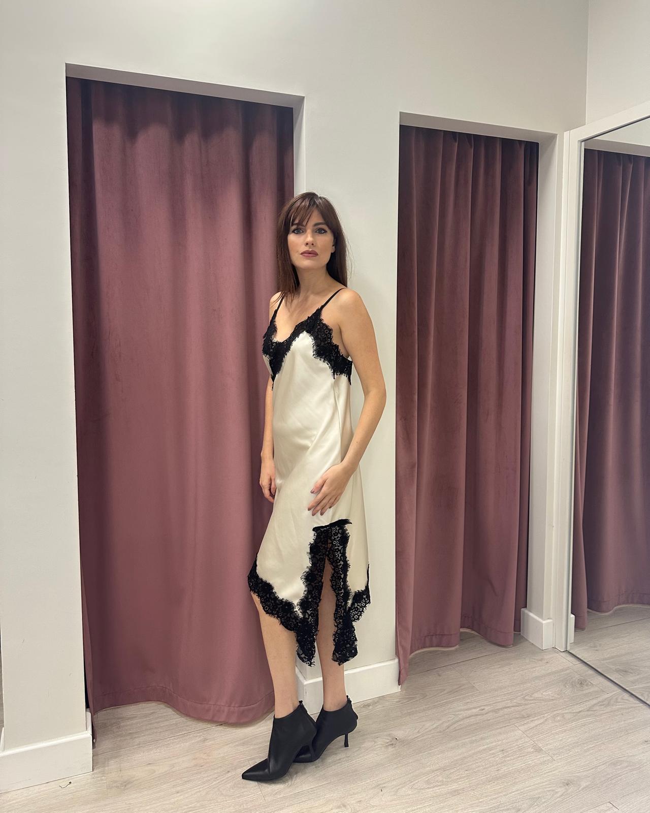 ABITO LINGERIE BURRO CON PIZZO NERO AVS-P037