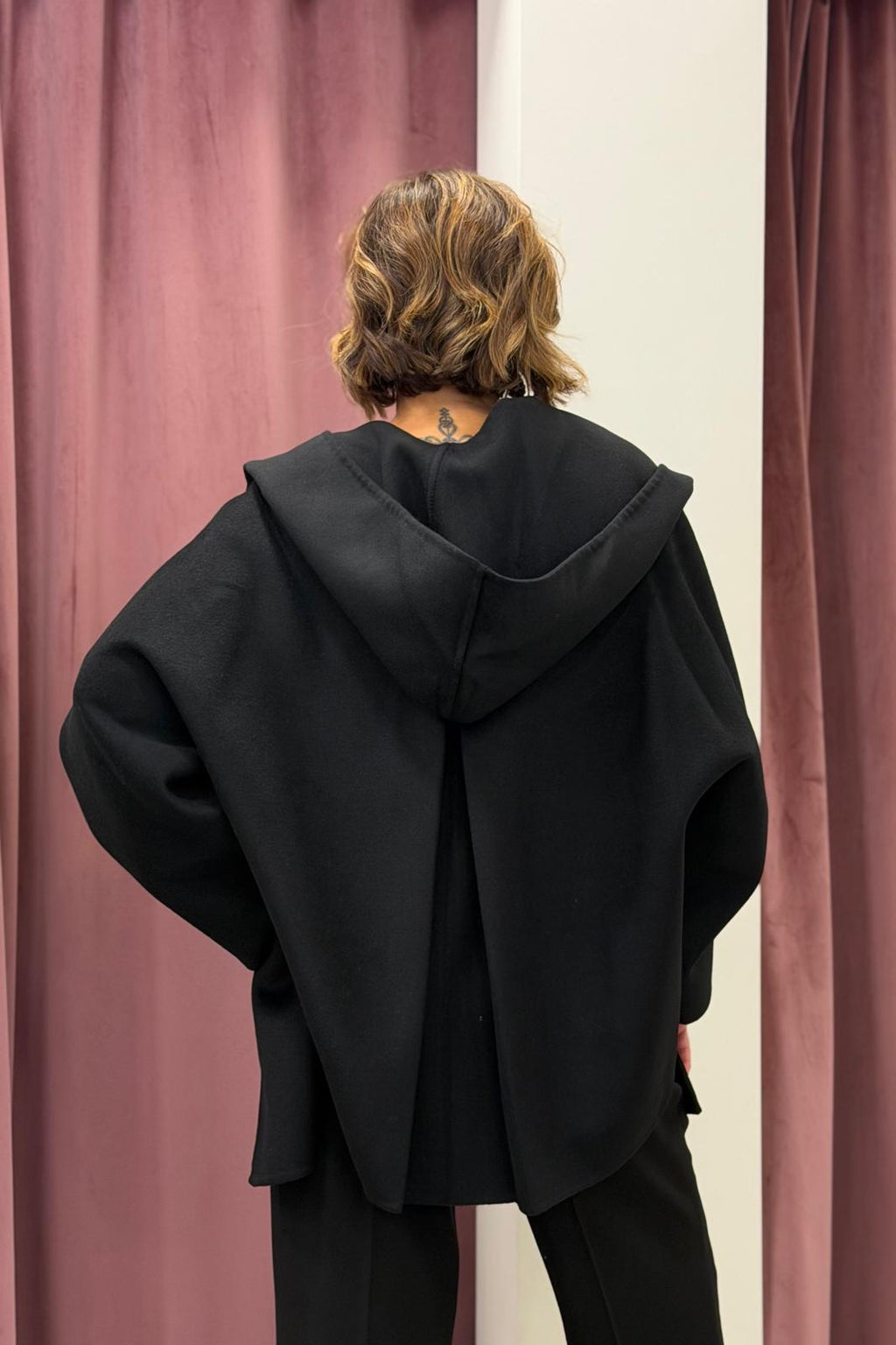 Giacca Corta con Maxi Sciarpa Integrata NERO  VICOLO
