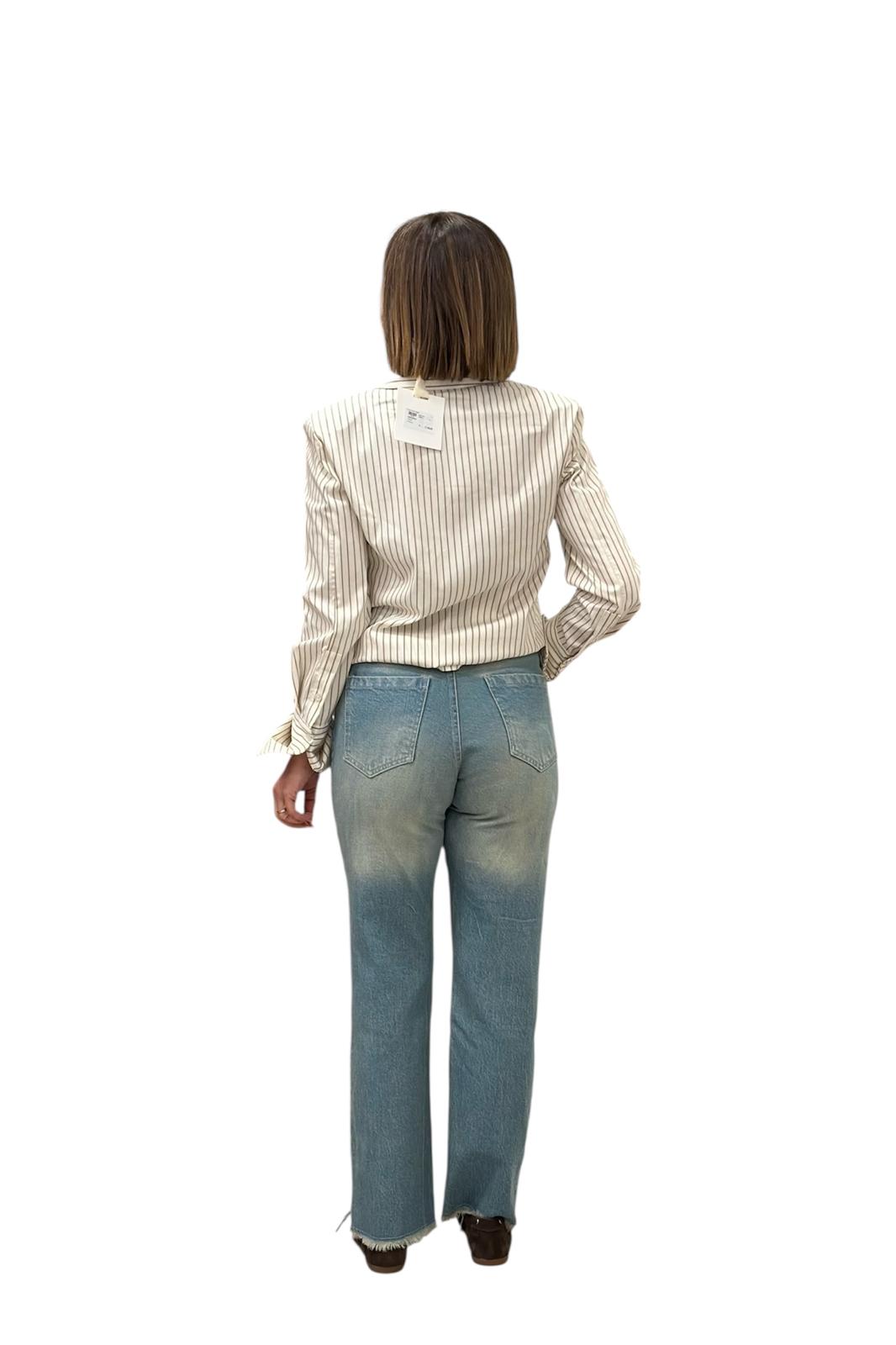 JEANS TENSIONE IN DRITTO SFRANGIATO SUL FONDO