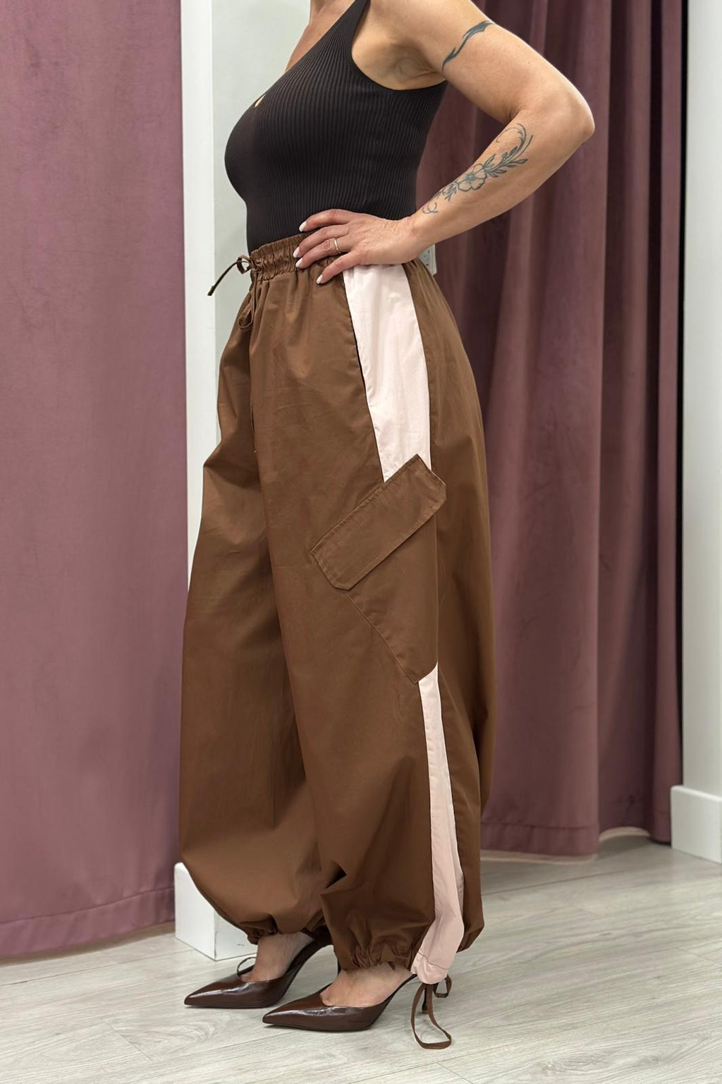 Pantalone cargo bicolore 100% cotone tabacco/rosa