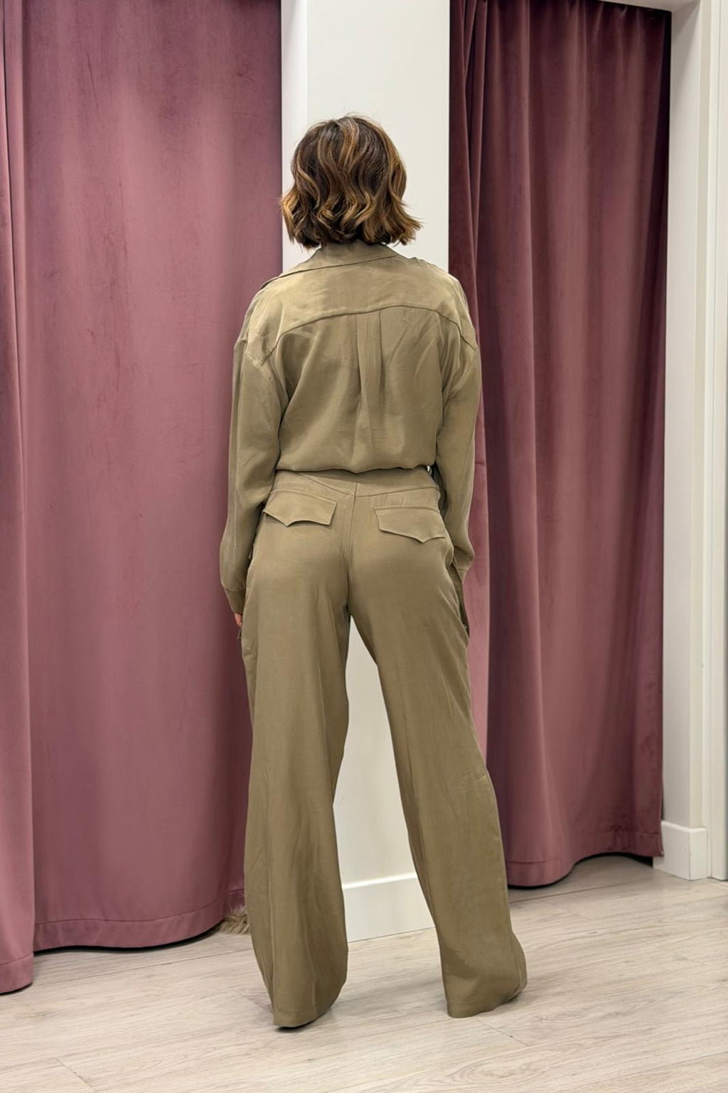 Pantaloni kaki con tasconi TENSIONE IN